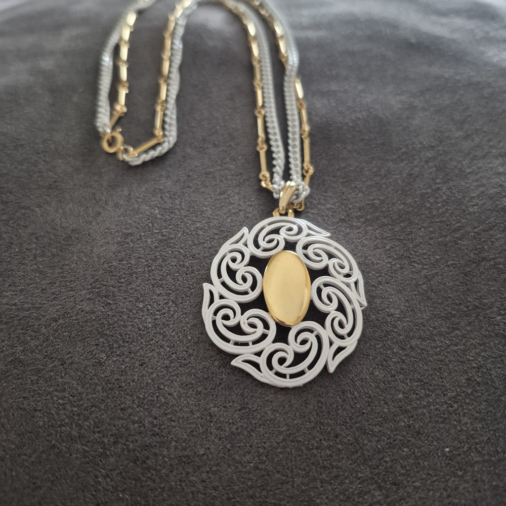 White/Gold Tone Filigree Pendant Necklace -Vintage 1970s